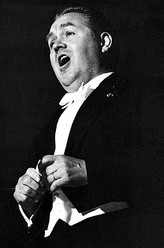Jussi Björling på en av sine siste opptredener, et par uker før han døde, på Skansen i Stockholm 20. august 1960 (commons.wikimedia.org).